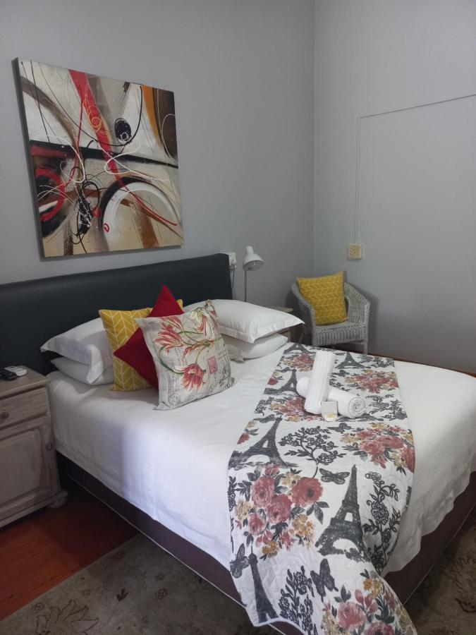 Dreamers Guesthouse - No Loadshedding King William's Town Exterior photo