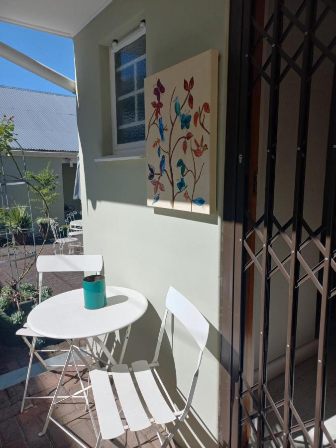 Dreamers Guesthouse - No Loadshedding King William's Town Exterior photo