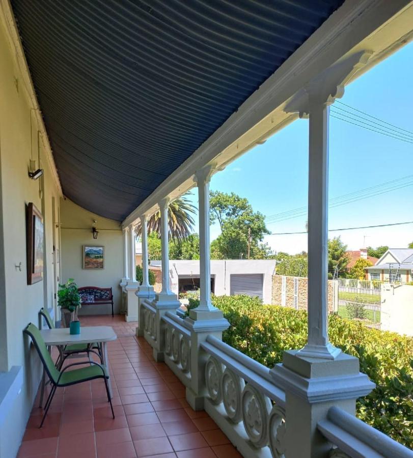 Dreamers Guesthouse - No Loadshedding King William's Town Exterior photo