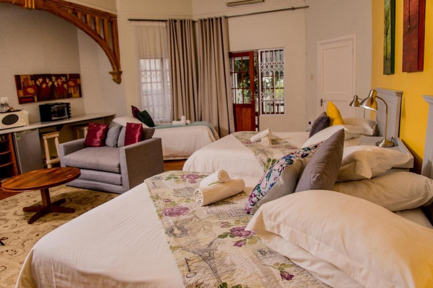 Dreamers Guesthouse - No Loadshedding King William's Town Exterior photo
